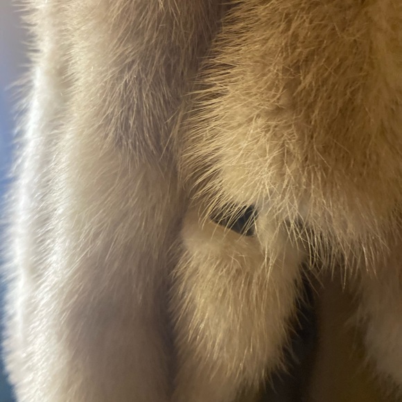 SOLD! VINTAGE MINK FUR JACKET - Picture 4 of 8